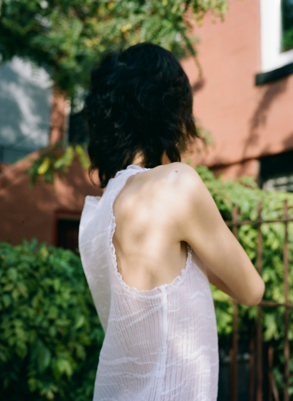 KAHLE PLEATED V-NECK VEST KAHLE PLEATED V-NECK VEST