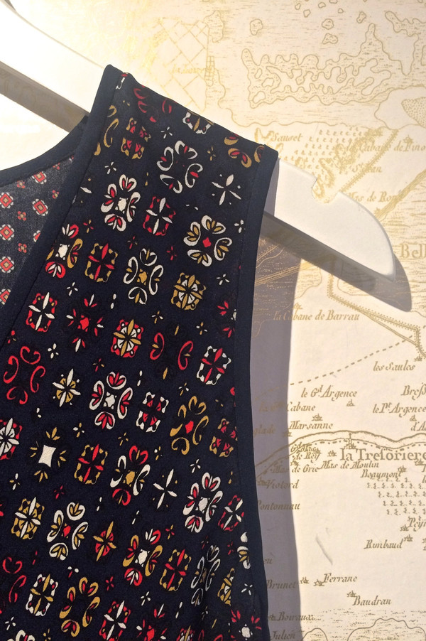 Derek Lam 10 Crosby V-Neck Silk Print Handkerchief Tank Derek Lam 10 Crosby V-Neck Silk Print Handkerchief Tank