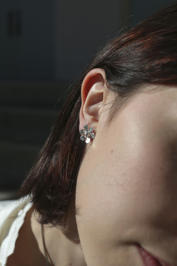 MONDO MONDO Daisy Studs in Sterling Silver MONDO MONDO Daisy Studs in Sterling Silver