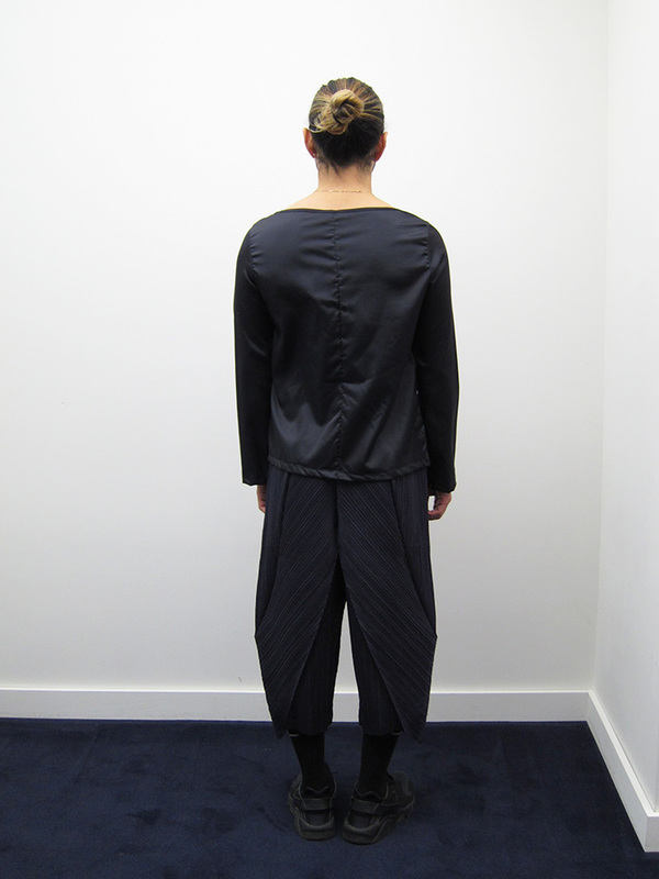 Kahle High V-Neck L/S Tee Kahle High V-Neck L/S Tee