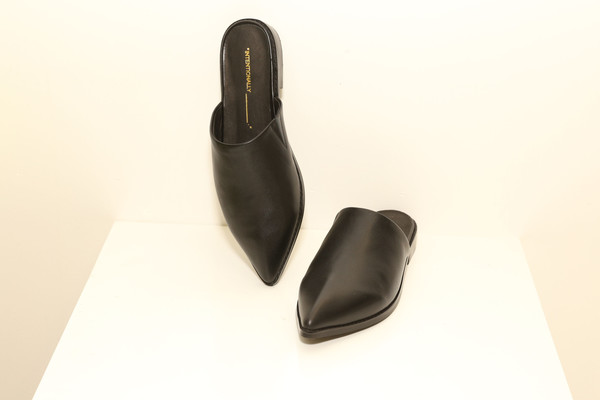 Intentionally Blank TITAN Black Leather Intentionally Blank TITAN Black Leather