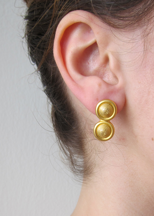 Gold round drop earrings Gold round drop earrings