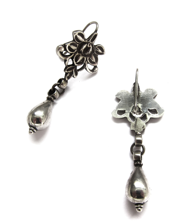 Silver flower drop earrings Silver flower drop earrings