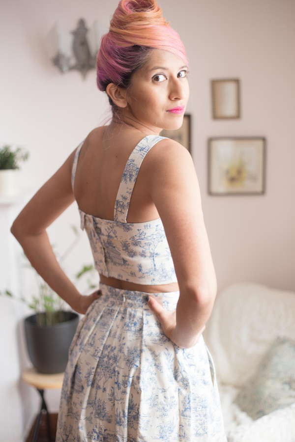 Birds of North America Ouzel Skirt (Cornflower Toile) Birds of North America Ouzel Skirt (Cornflower Toile)