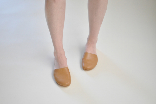 The Palatines "cognitio" slide slipper | tan The Palatines "cognitio" slide slipper | tan