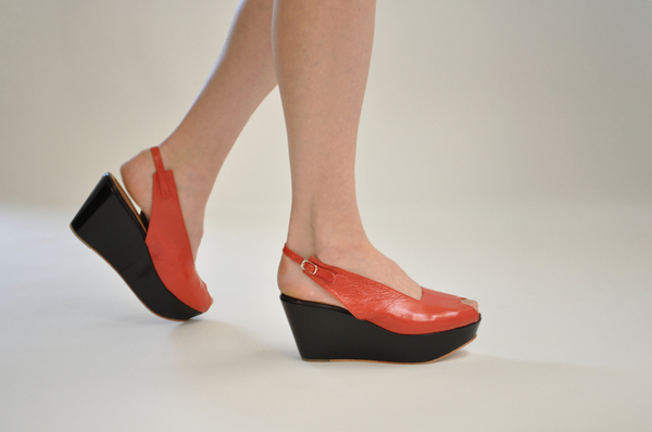 The Palatines "levo" wedge sandal | tomato/black The Palatines "levo" wedge sandal | tomato/black
