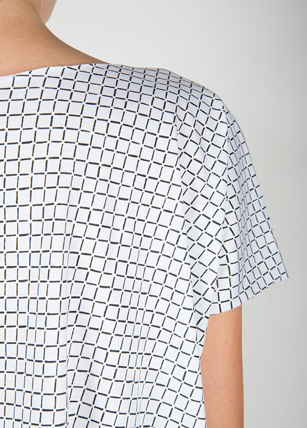 Ilana Kohn - Jersey Tee in Big Grid Grey Ilana Kohn - Jersey Tee in Big Grid Grey