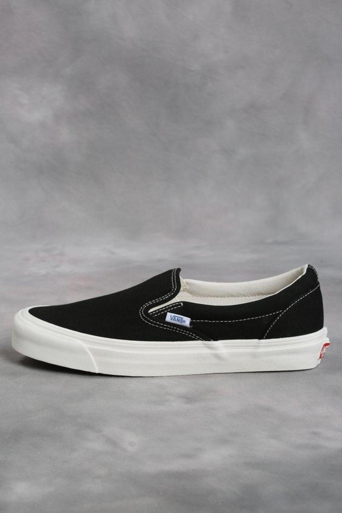 vans slip on black og